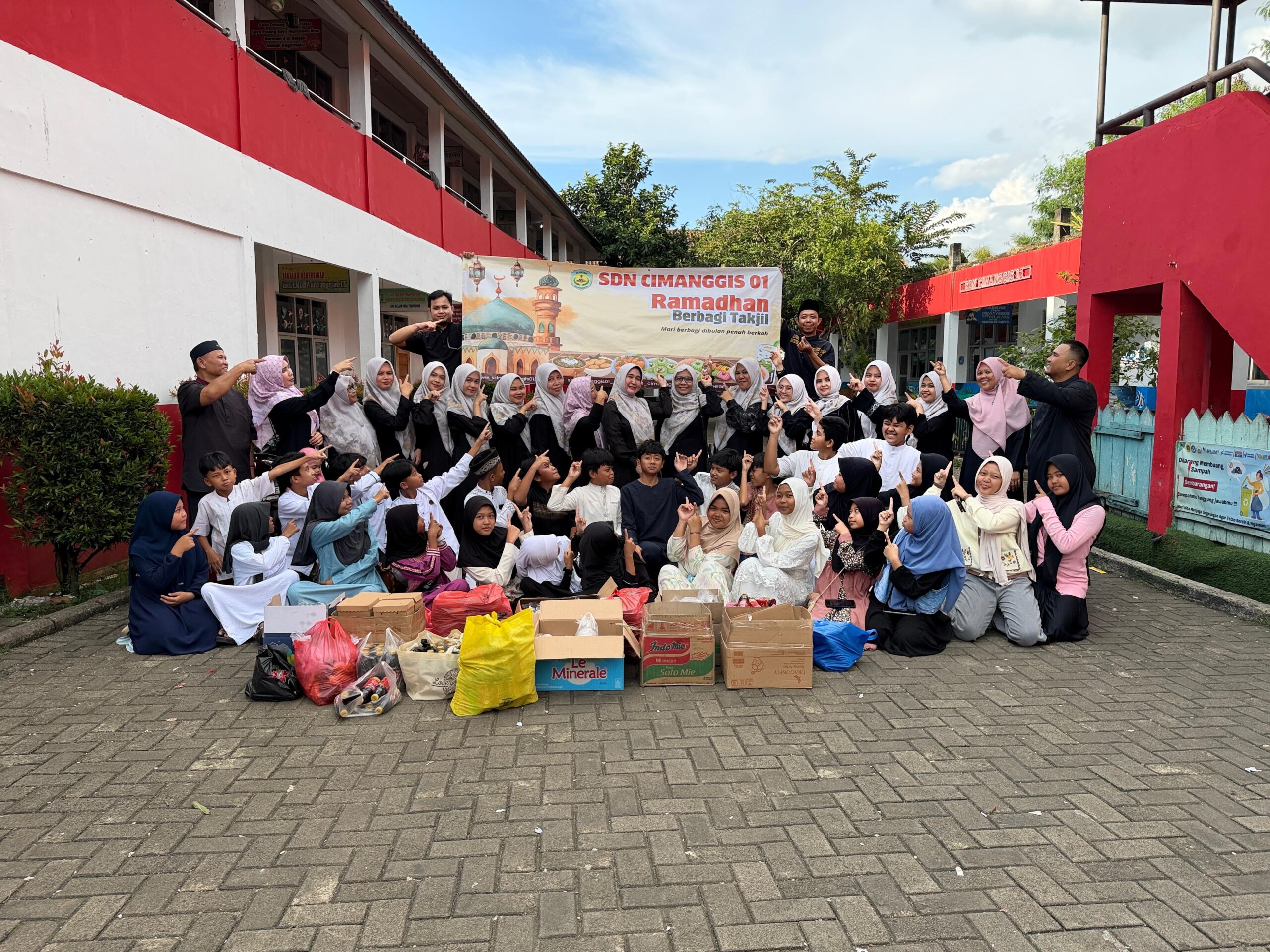 Tebarkan Kepedulian Kepada Sesama, SDN Cimanggis 01 Bojonggede Gelar Saling Berbagi Takjil