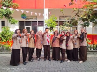 Kegiatan Upacara Bendera dalam Rangka HUT Pramuka ke-65 di SD Negeri Kedungwaringin 03